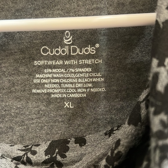 Black and grey floral software with stretch - Picture 3 of 3